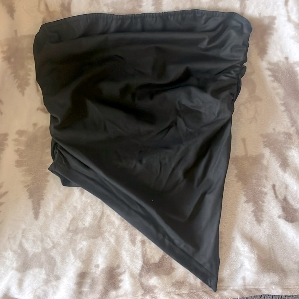 A symmetrical tube top